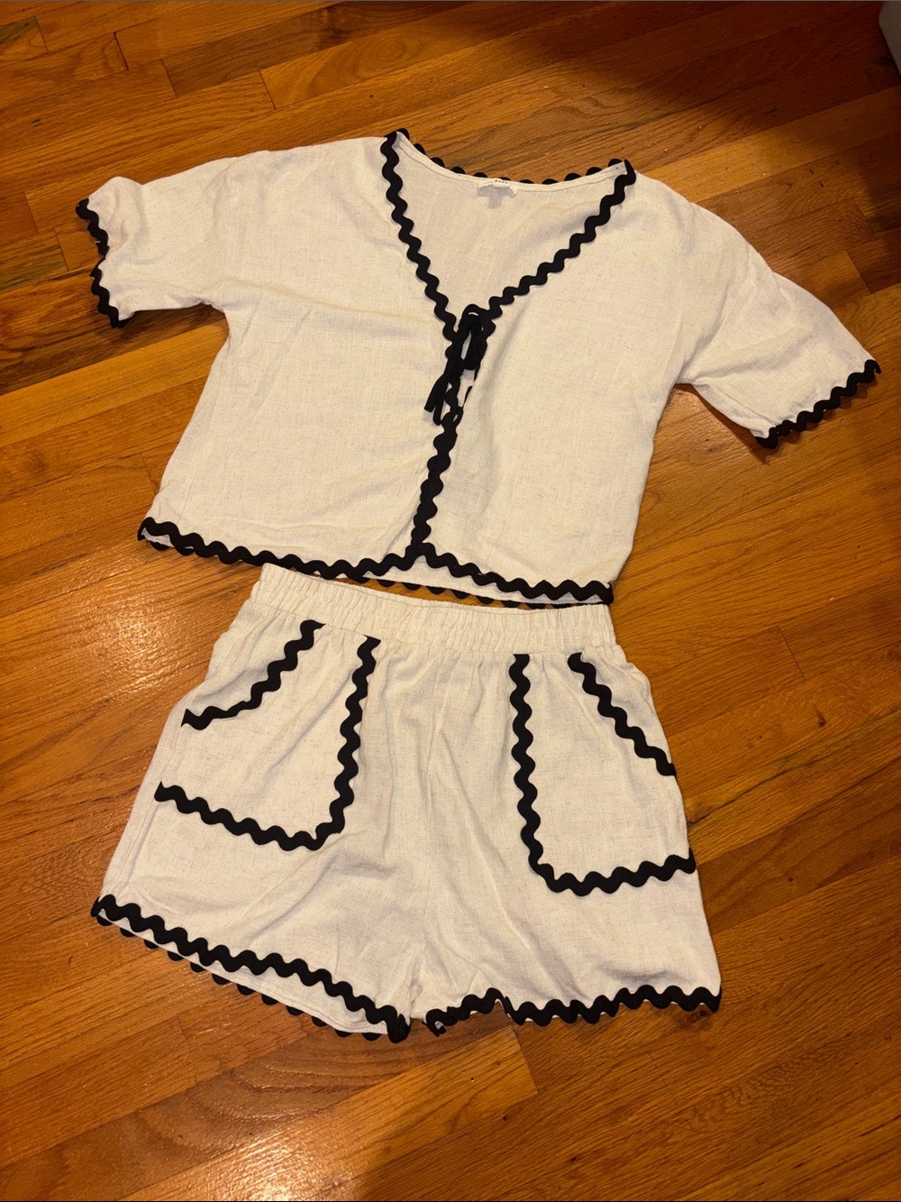 Blu Pepper Cream & Black Ric Rac Trim Tie Front Set Linen Blend Medium NWOT